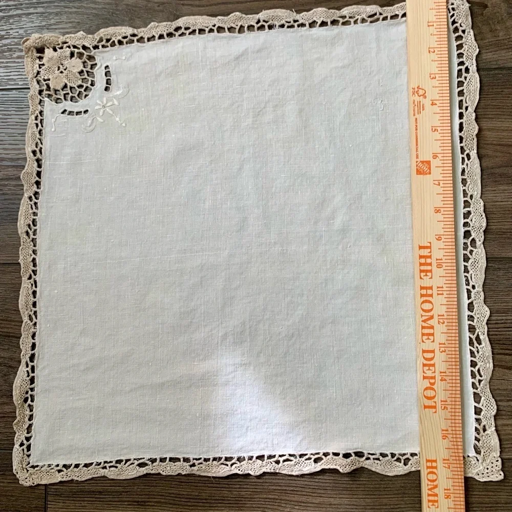 Vintage table cloths 18/18”